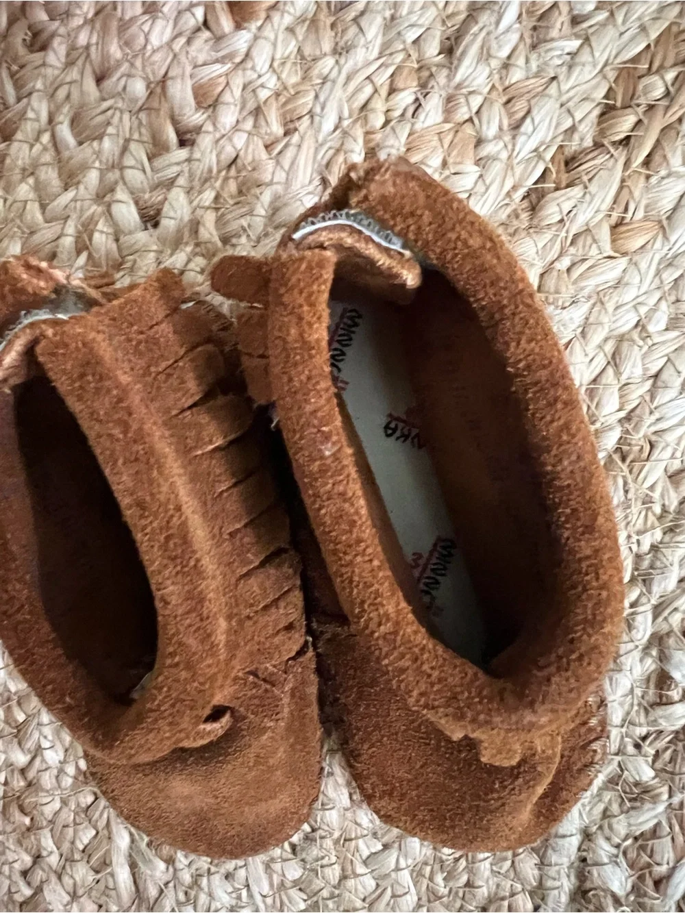 Minnetonka baby unisex genuine Brown Suede Fringe Moccasins no flaws size 2